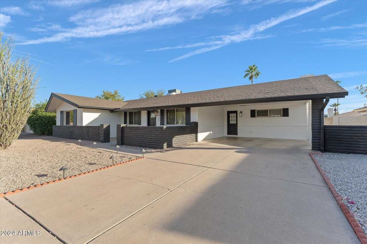 1921 E Laguna Dr - Photo 2 of 25