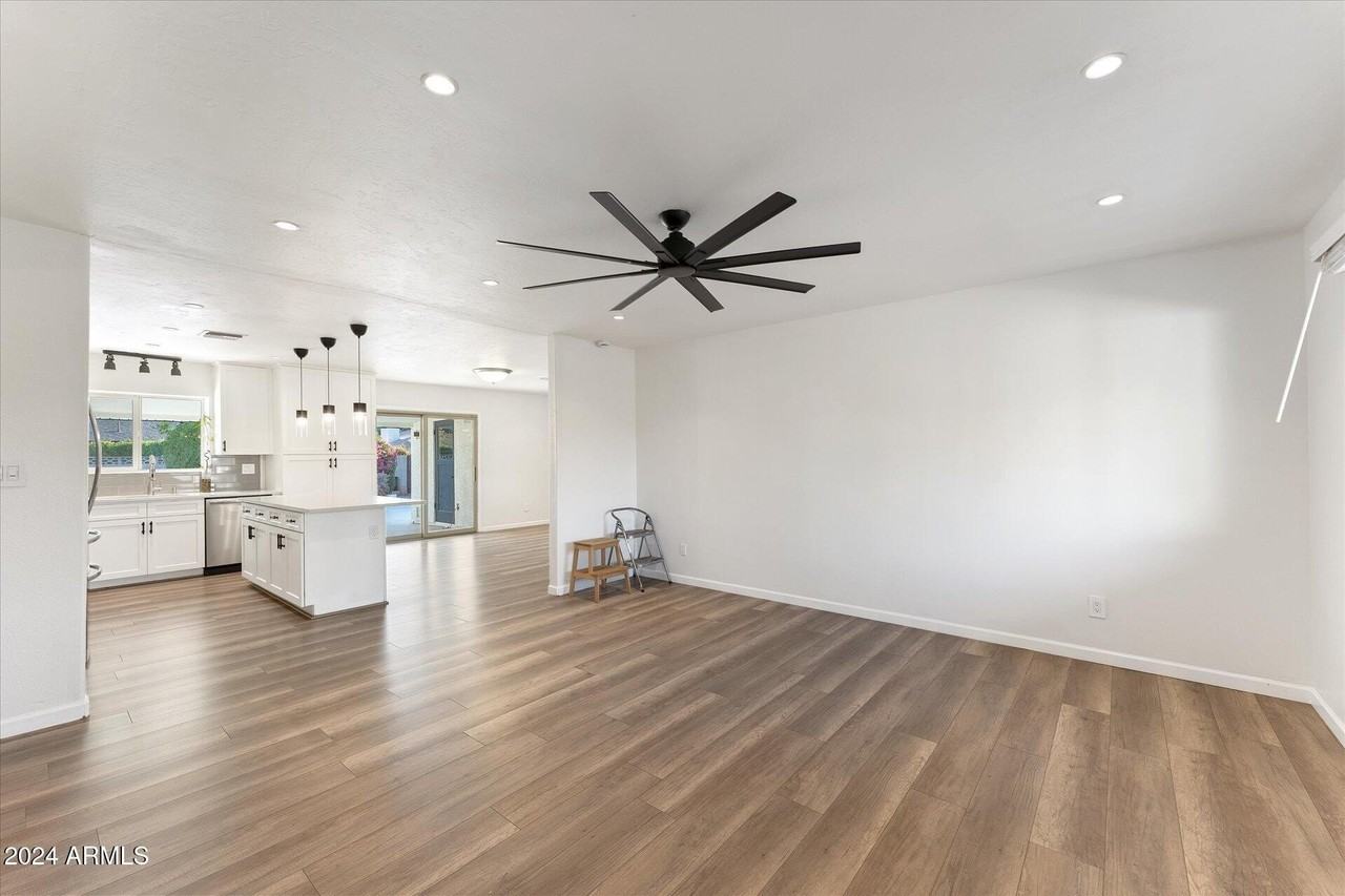 1921 E Laguna Dr - Photo 5 of 25