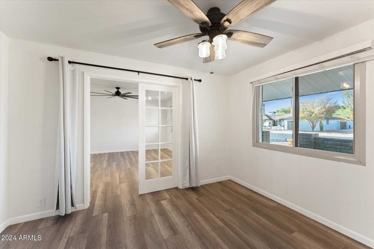 1921 E Laguna Dr - Photo 6 of 25