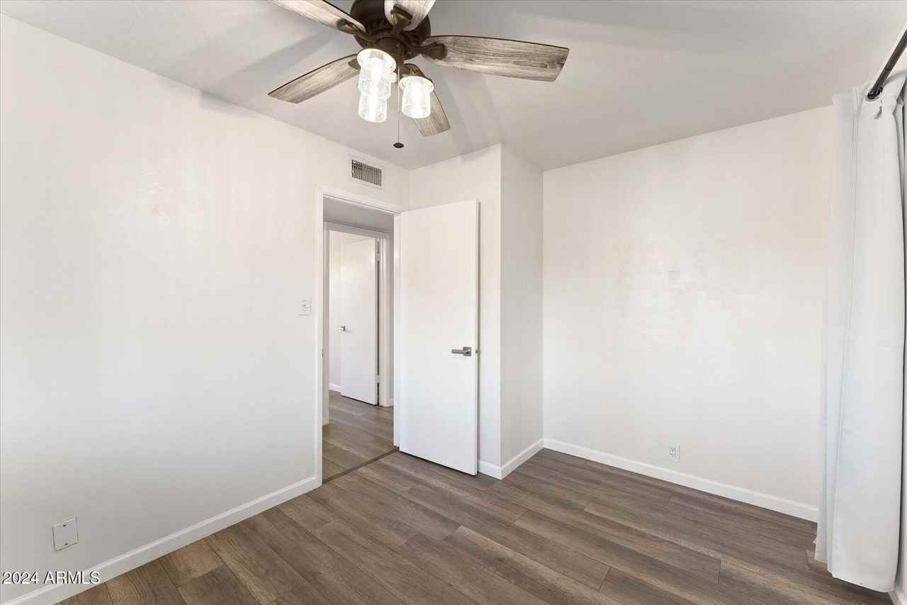 1921 E Laguna Dr - Photo 7 of 25
