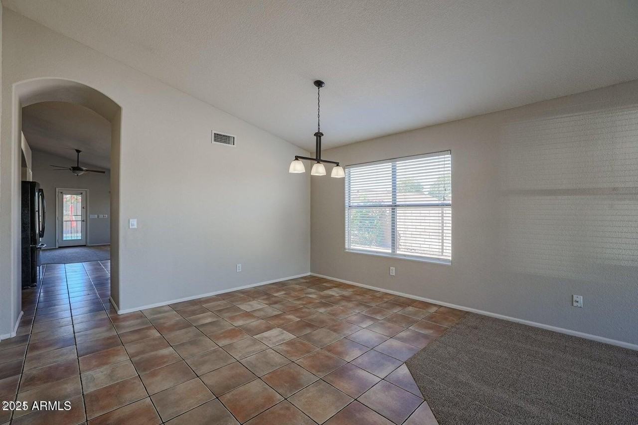 10269 W Patrick Ln - Photo 5 of 35