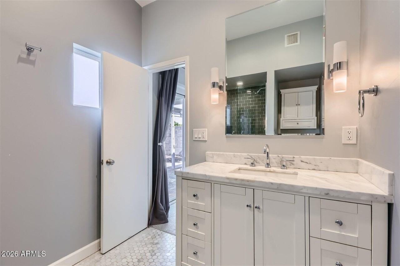 5420 N 82nd St - Photo 6 of 11