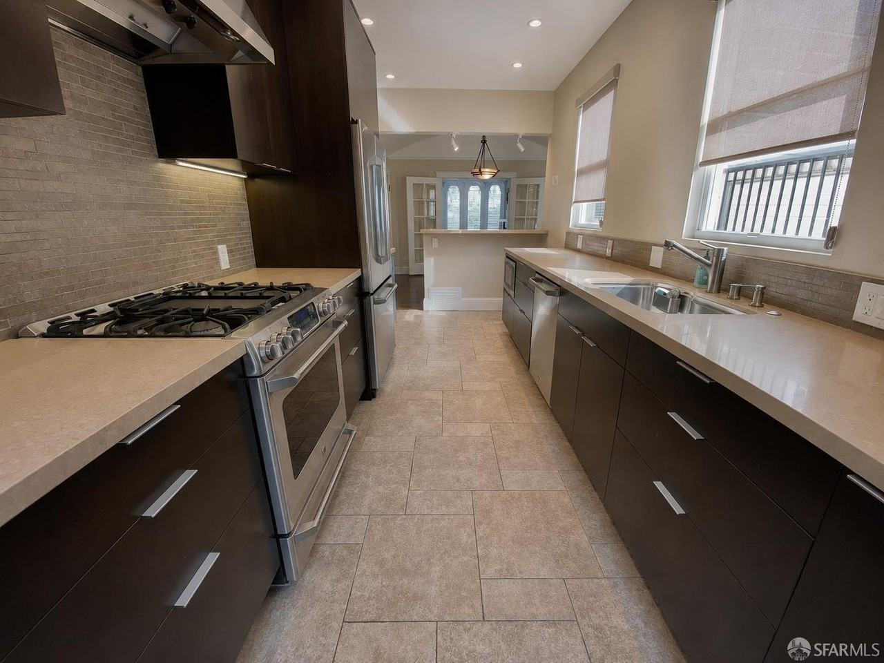 639 Bosworth St - Photo 4 of 35
