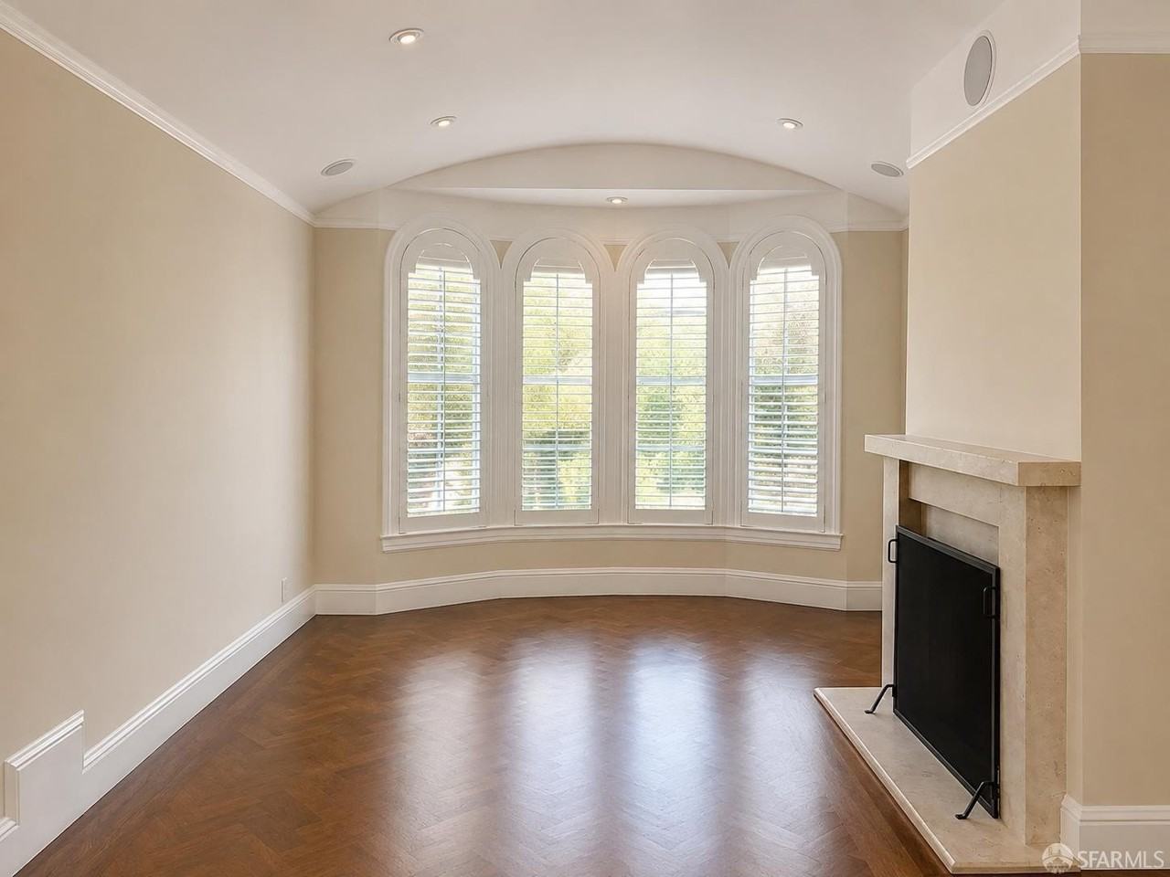 639 Bosworth St - Photo 6 of 35