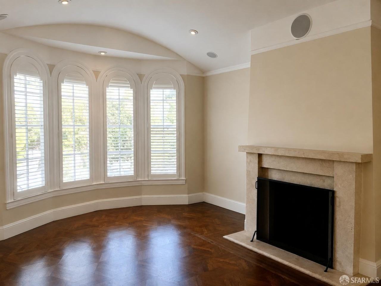 639 Bosworth St - Photo 7 of 35