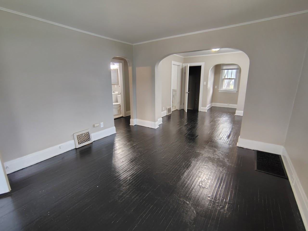230 Sheridan Dr - Photo 3 of 8