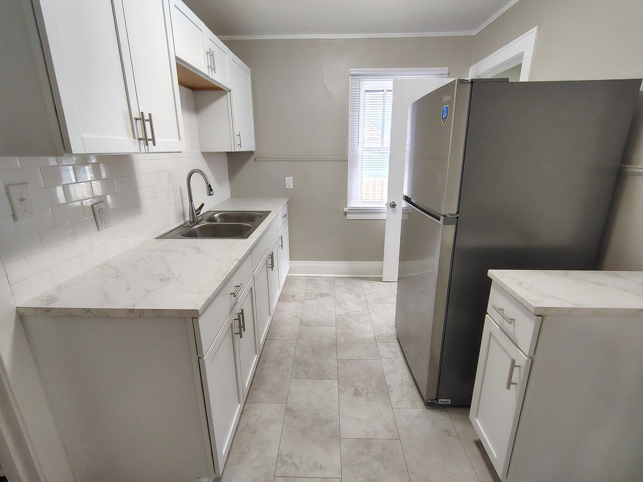230 Sheridan Dr - Photo 4 of 8