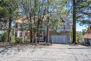 featured image of Villa Grove Ave