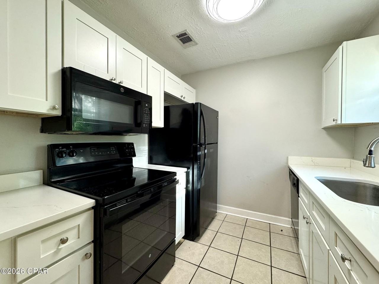 2509 W 10th St #D - Photo 4 of 10