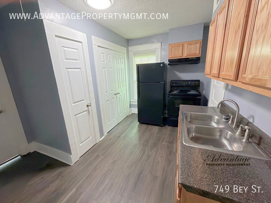 749 Bey St - Photo 6 of 21