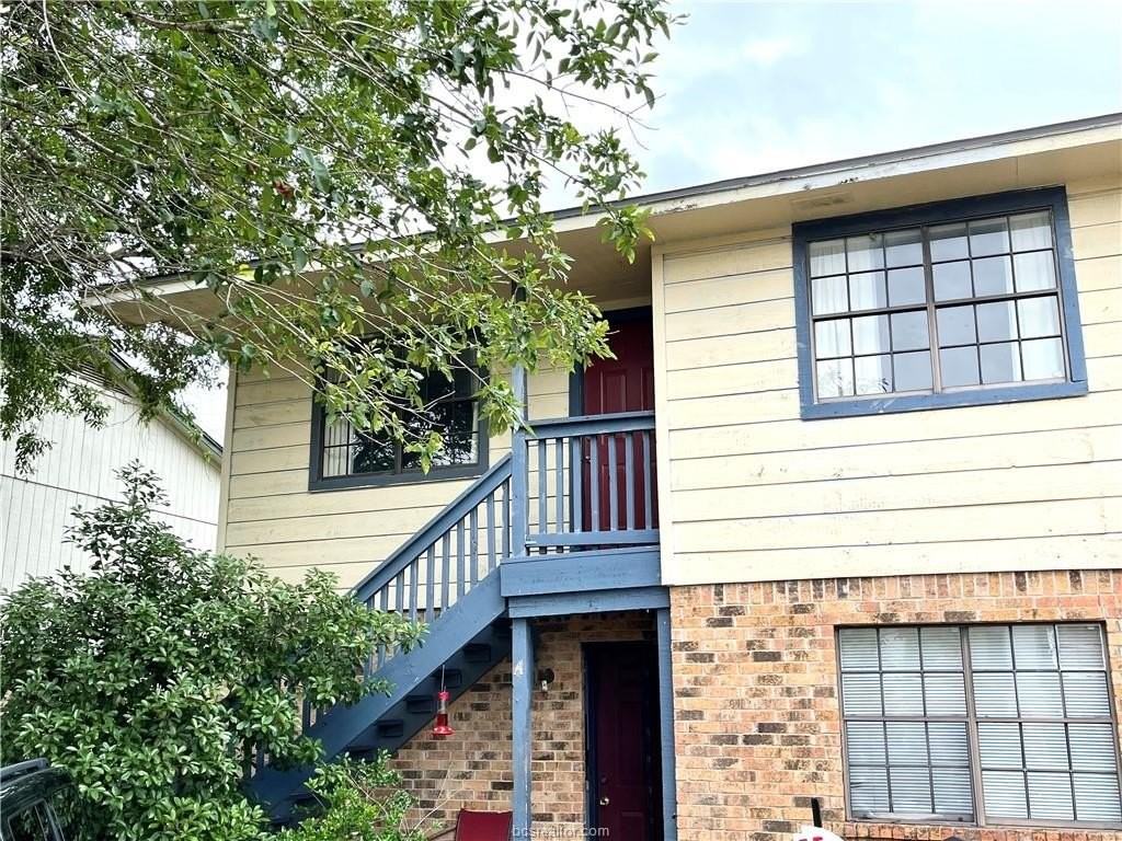 704 Navarro Dr #C - Photo 2 of 8