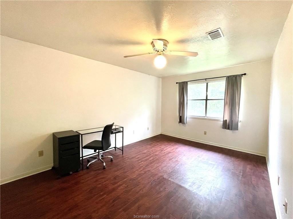 704 Navarro Dr #C - Photo 5 of 8