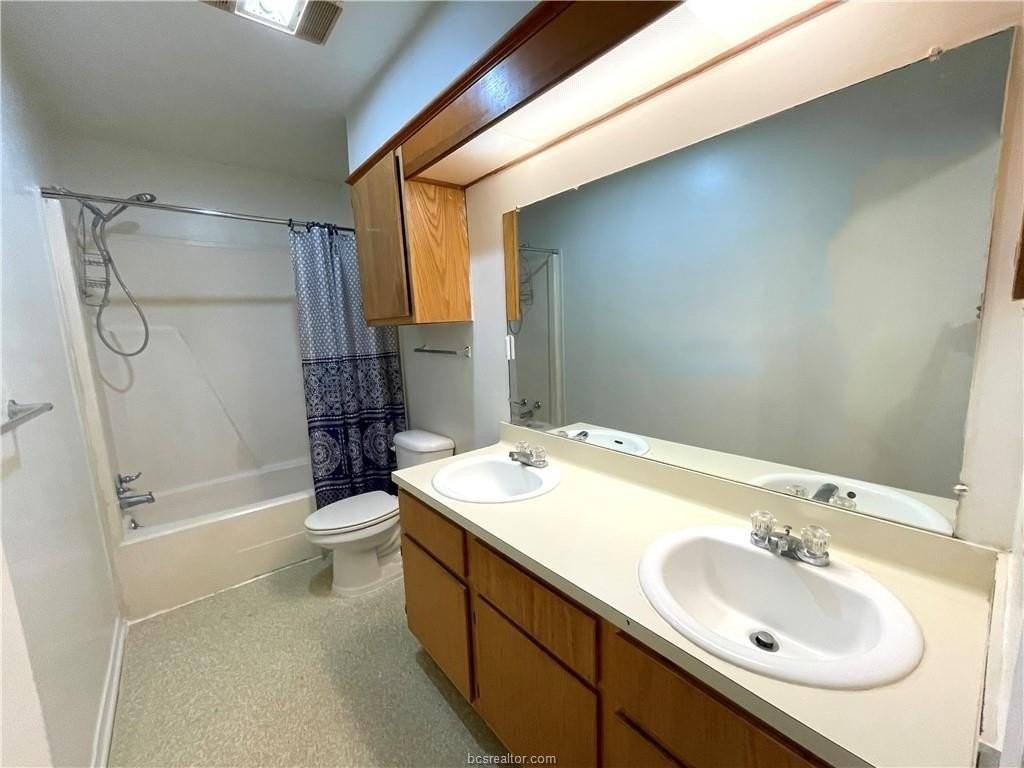 704 Navarro Dr #C - Photo 6 of 8