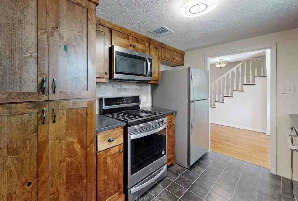 511 Homestead St - Photo 4 of 49