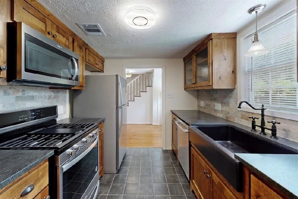 511 Homestead St - Photo 5 of 49