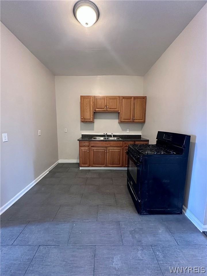 310 Hampshire St - Photo 3 of 15