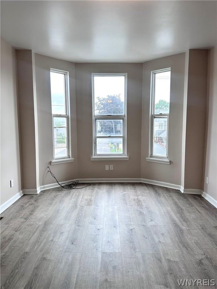 310 Hampshire St - Photo 4 of 15