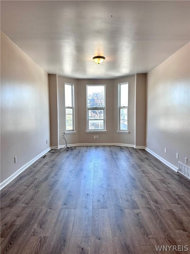 310 Hampshire St - Photo 5 of 15