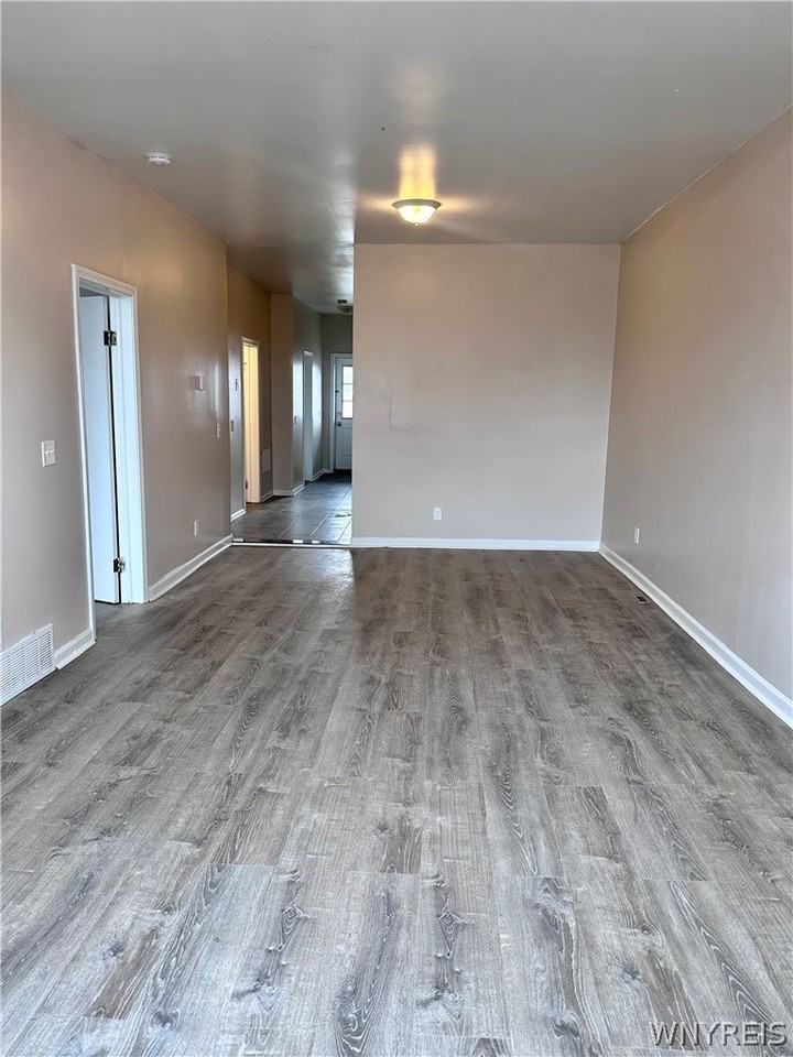 310 Hampshire St - Photo 6 of 15