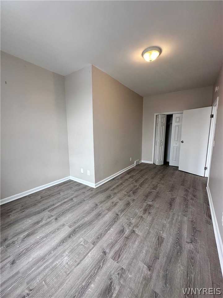 310 Hampshire St - Photo 7 of 15