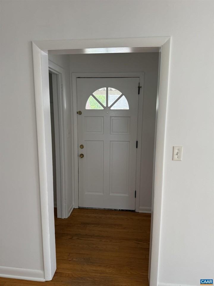 913 Druid Ave - Photo 2 of 29