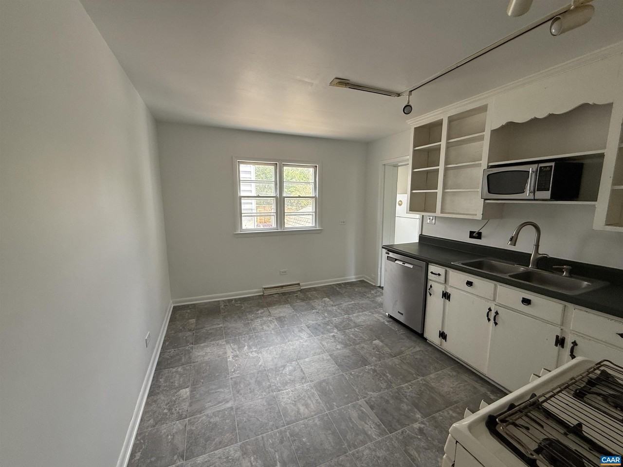 913 Druid Ave - Photo 5 of 29