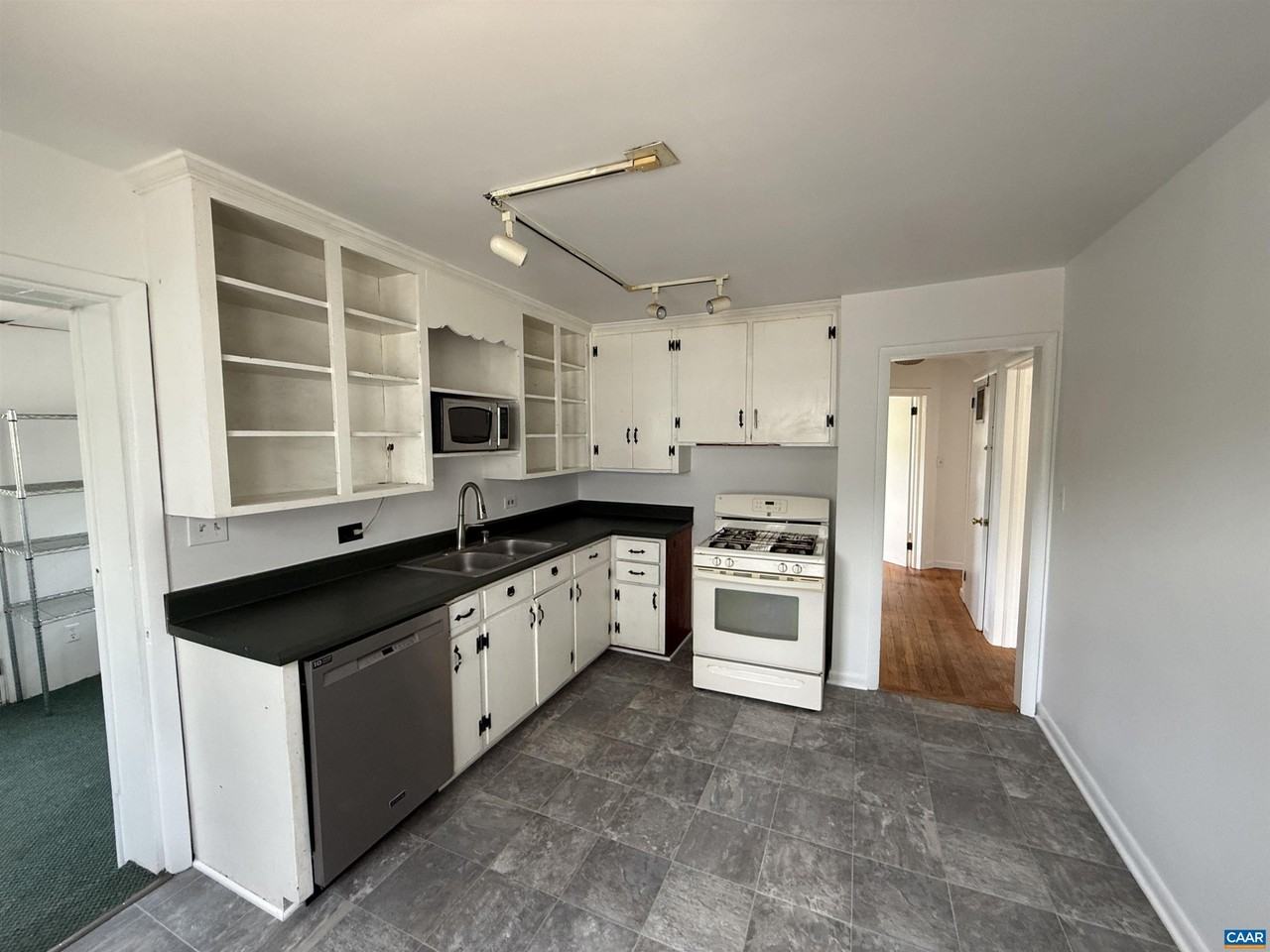 913 Druid Ave - Photo 6 of 29