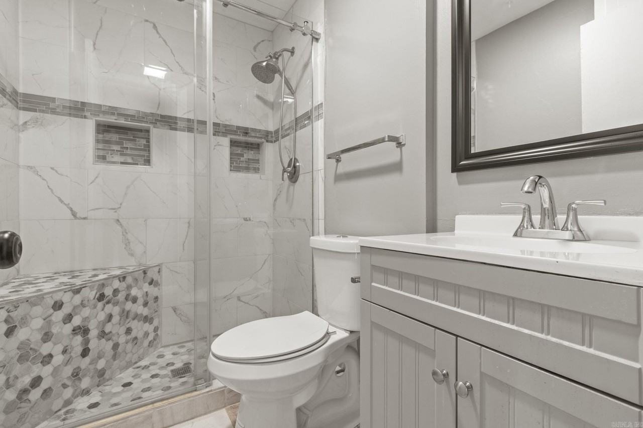 31 Rosemoor Dr - Photo 2 of 26