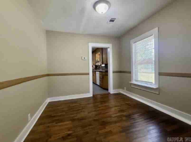 125 Plain St - Photo 5 of 16
