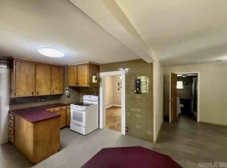 125 Plain St - Photo 7 of 16