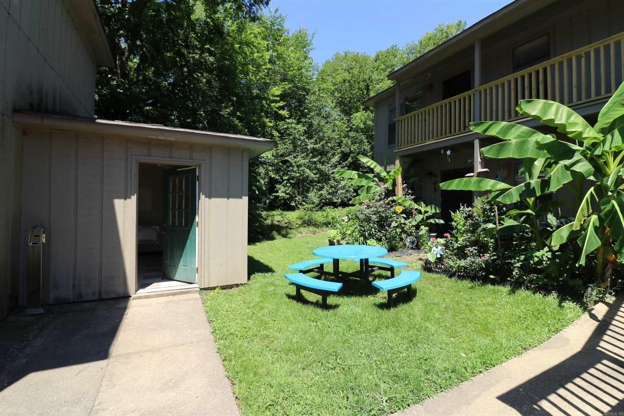 820 Columbia Ave - Photo 2 of 9
