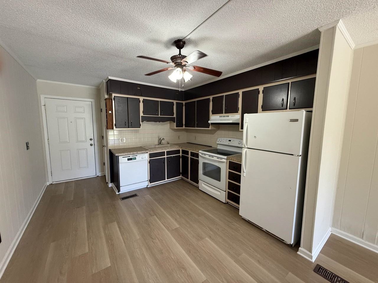 4067 Fairway Dr #B2 - Photo 3 of 9