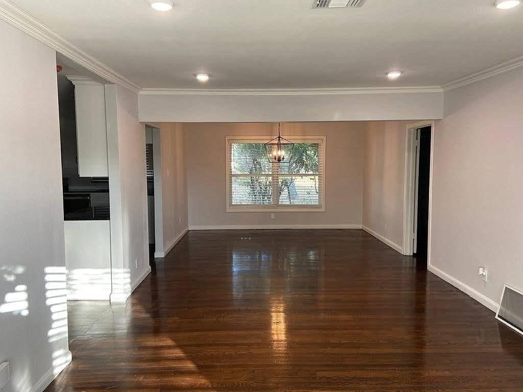 310 Wilshire Pl - Photo 2 of 14