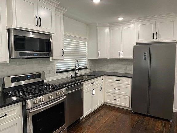 310 Wilshire Pl - Photo 3 of 14