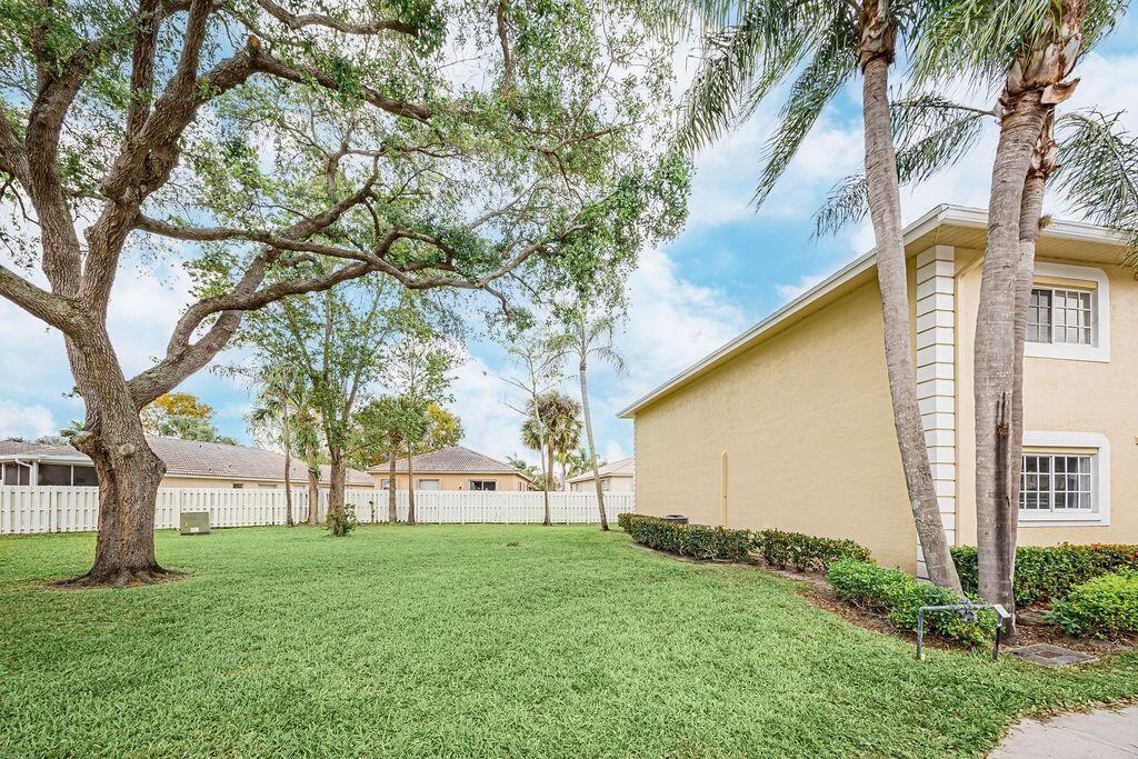 1501 Palm Beach Trace Dr #1 - Photo 4 of 6