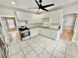 featured image of 162 Salem St #2