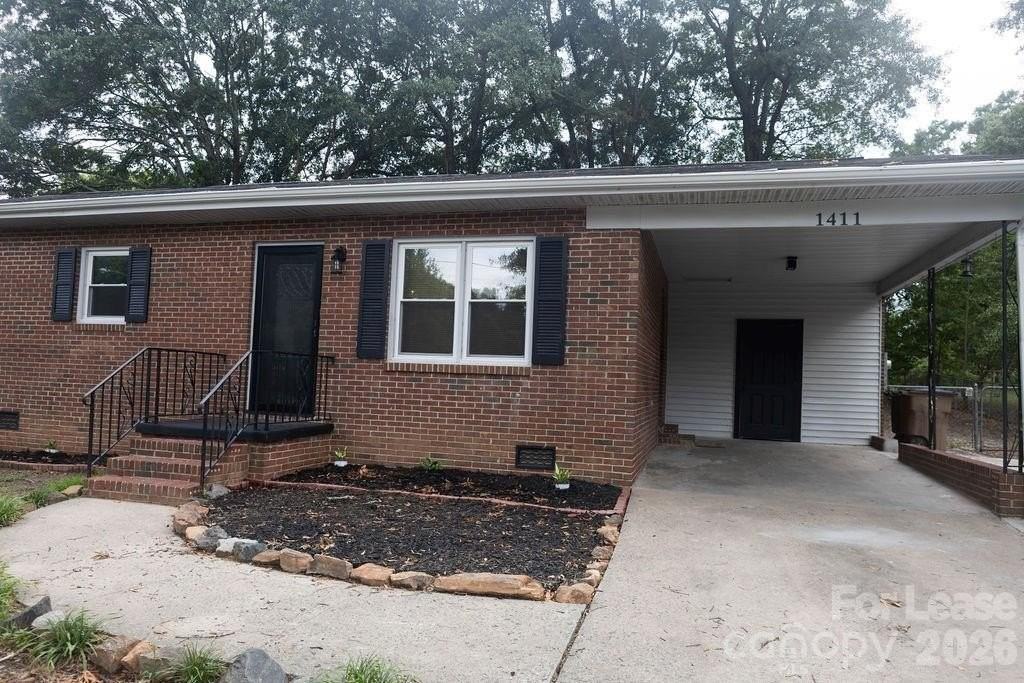 1411 Frederick St - Photo 2 of 26