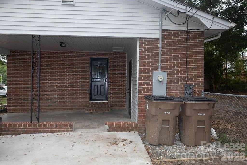 1411 Frederick St - Photo 3 of 26