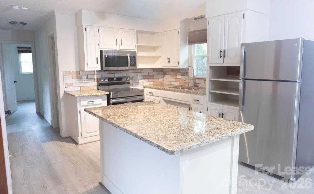 1411 Frederick St - Photo 5 of 26