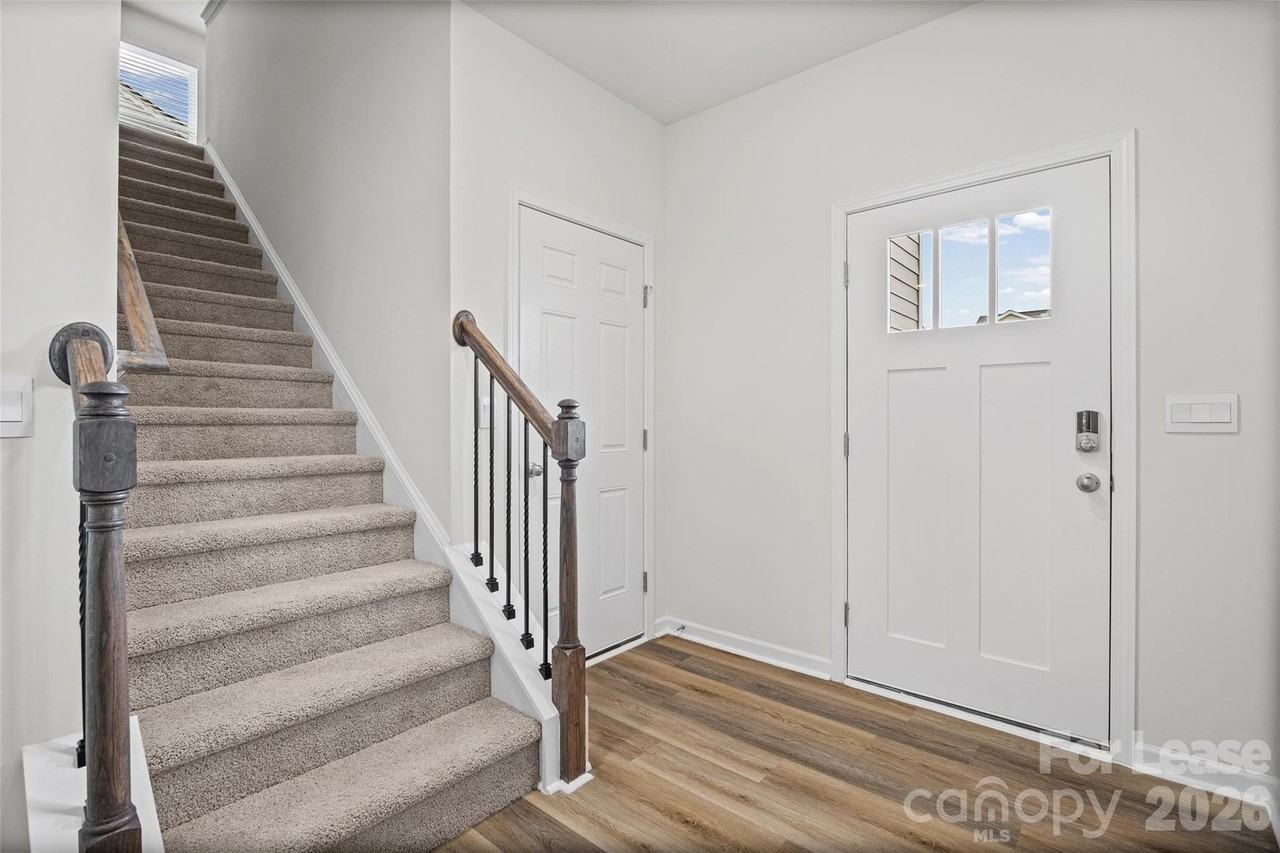 1010 Two Brothers Ln - Photo 3 of 40