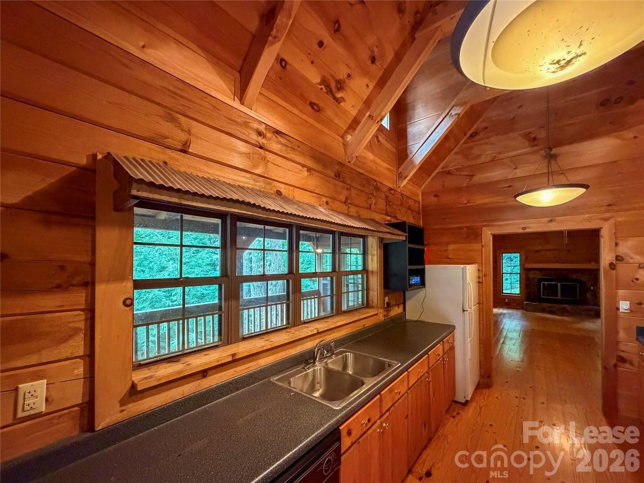 474 Serpentine Dr - Photo 7 of 22