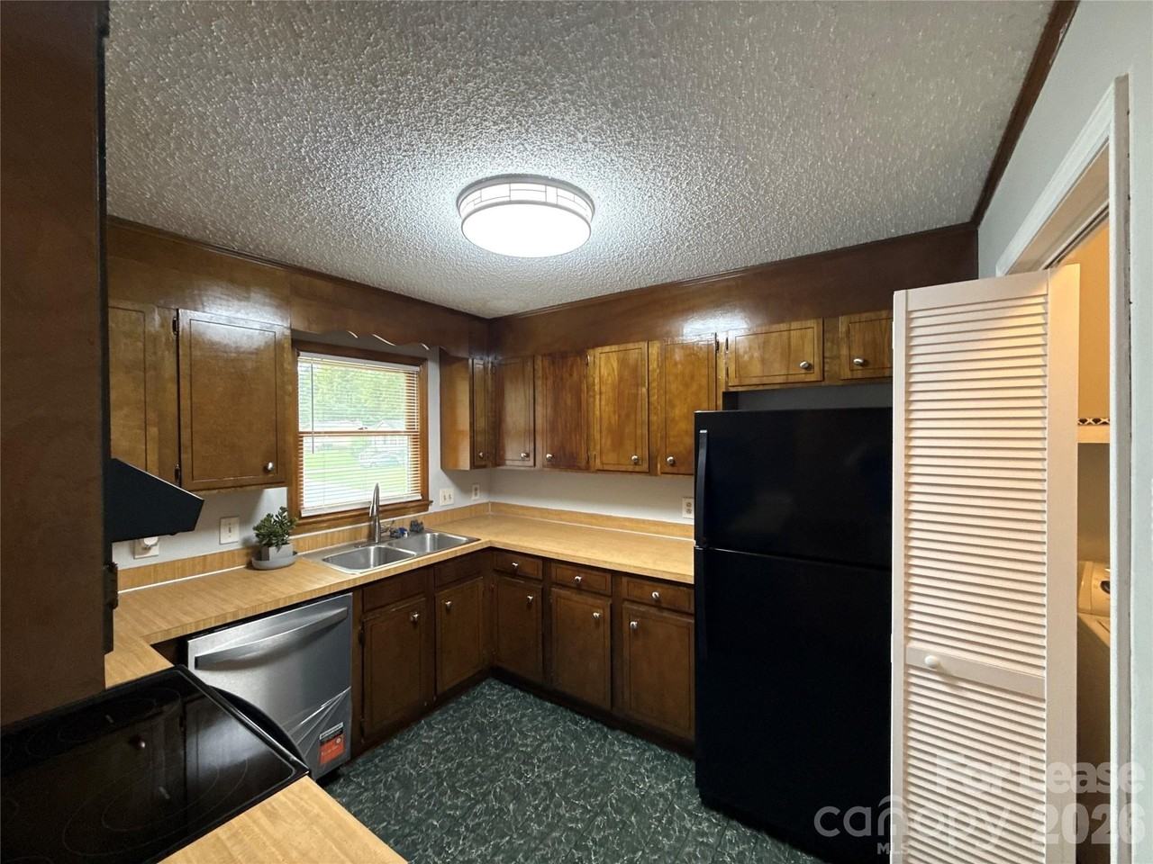 7905 Haverstraw Ct - Photo 4 of 16