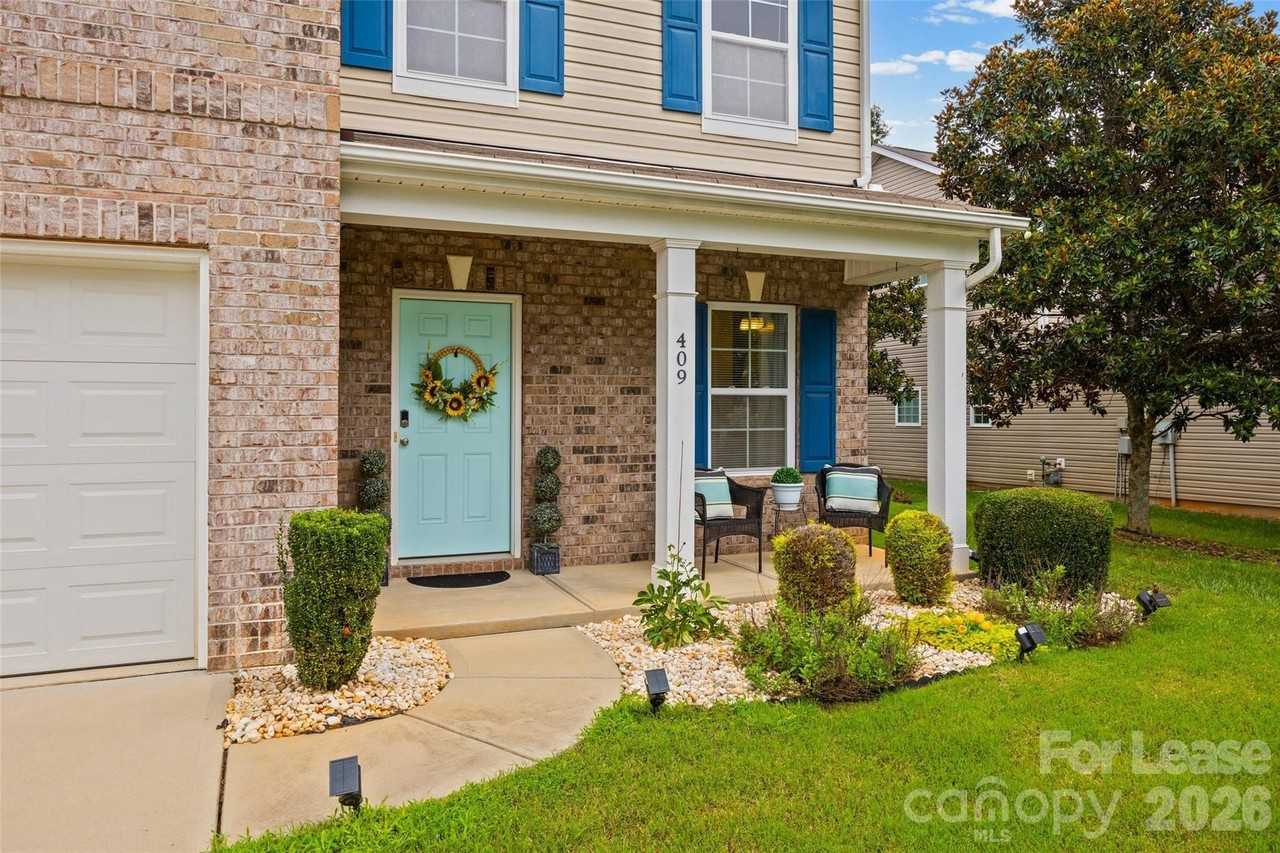 409 Elizabeth Valley Ln - Photo 2 of 44