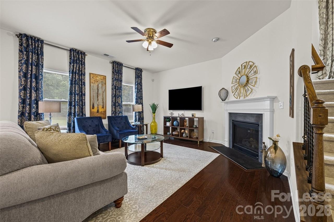 409 Elizabeth Valley Ln - Photo 4 of 44
