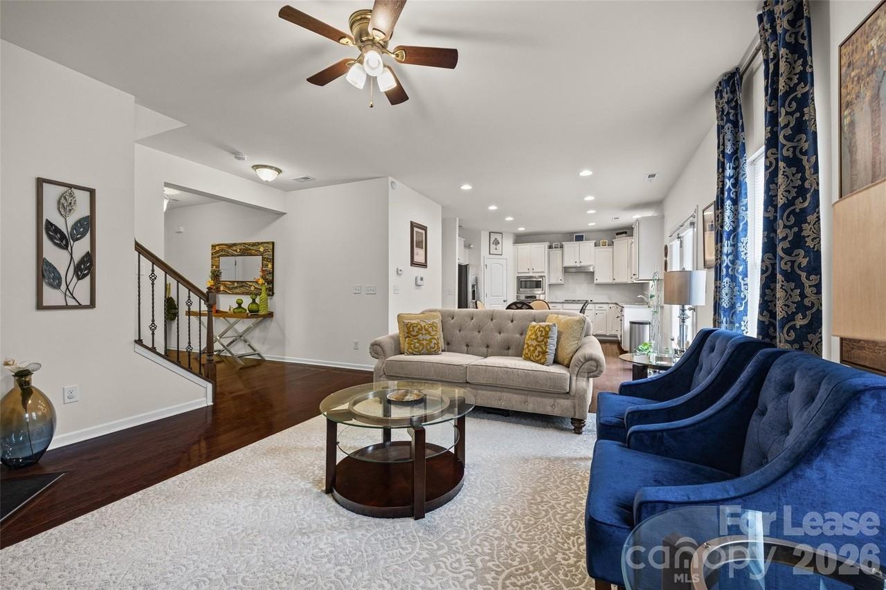 409 Elizabeth Valley Ln - Photo 5 of 44