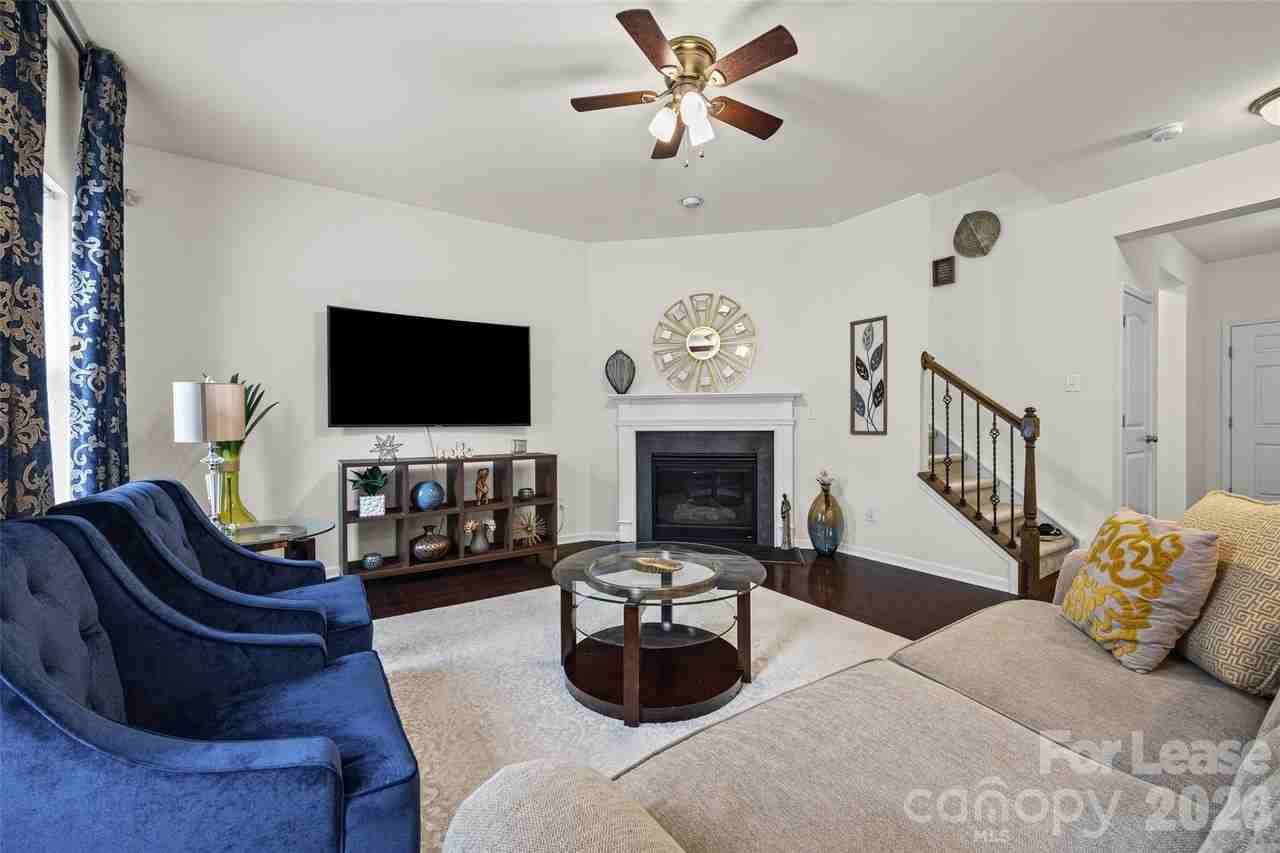 409 Elizabeth Valley Ln - Photo 6 of 44