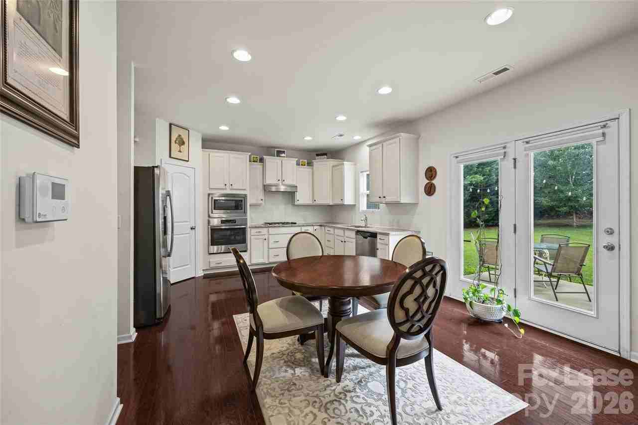 409 Elizabeth Valley Ln - Photo 7 of 44