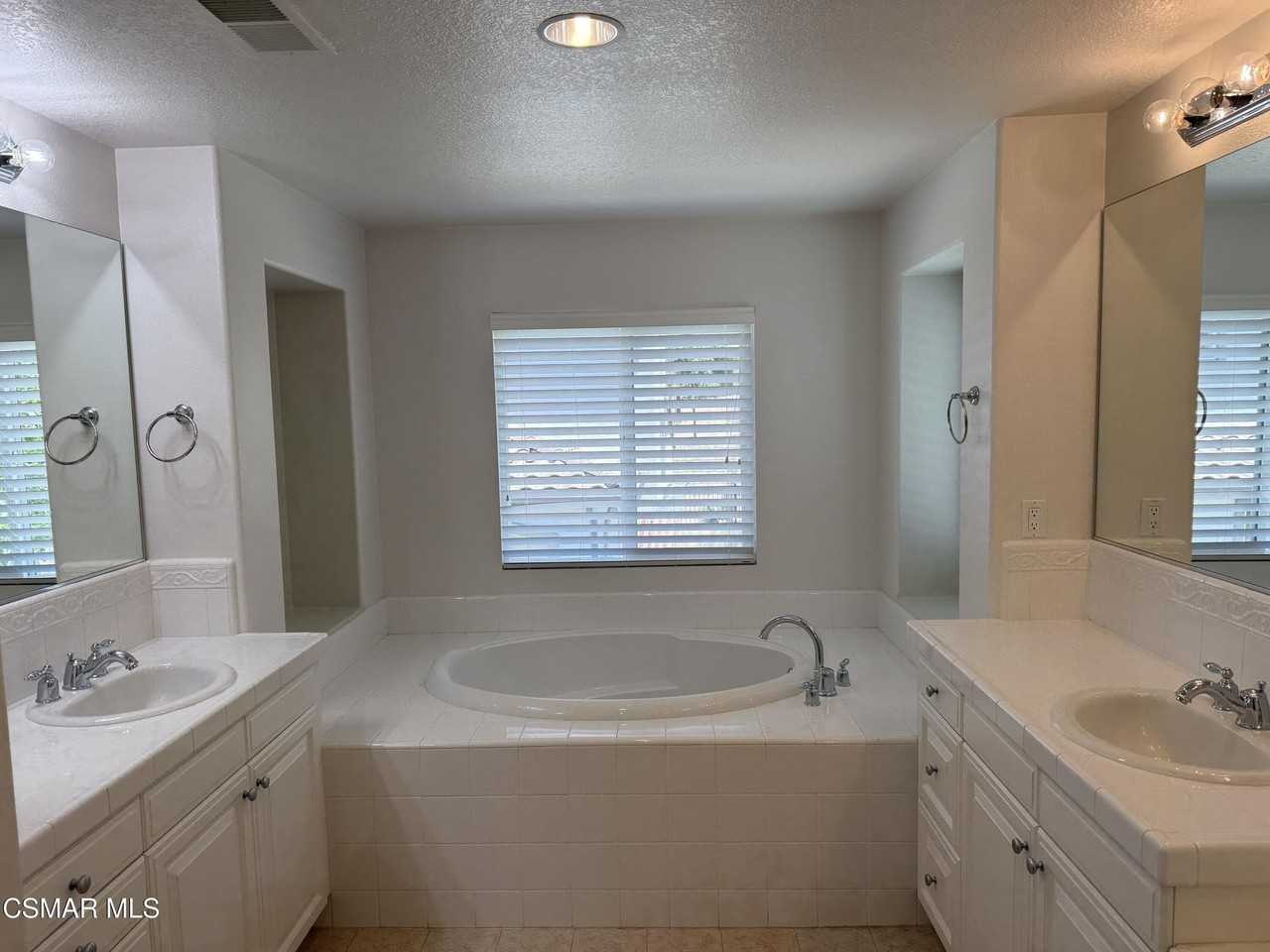 600 Clearwater Creek Dr - Photo 4 of 38