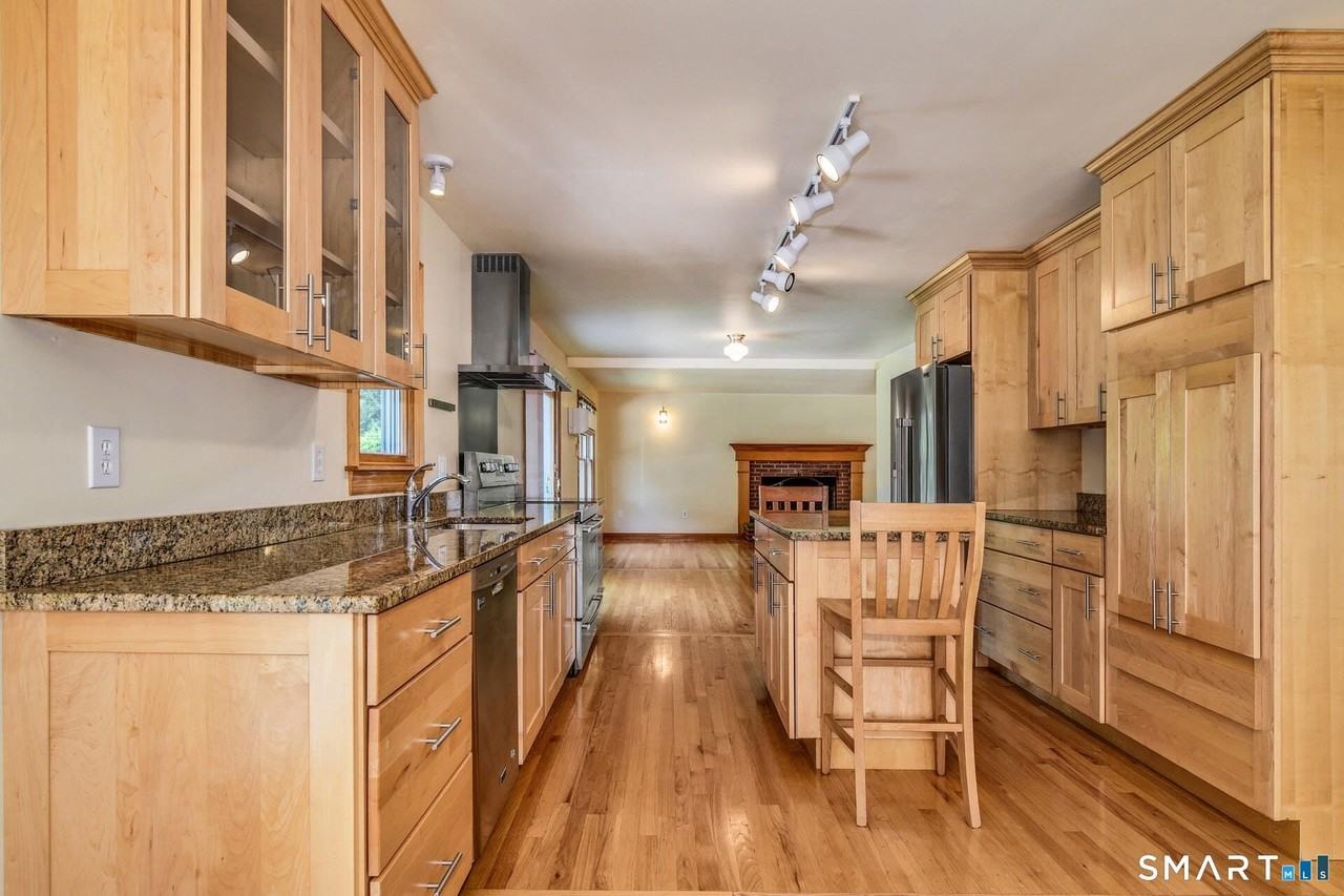 10 Fernwood Rd - Photo 4 of 17