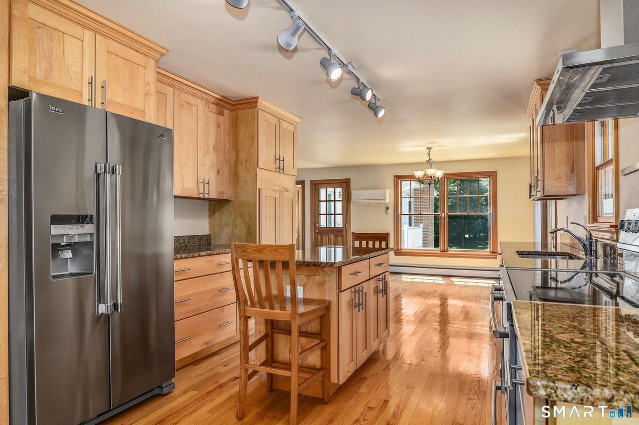 10 Fernwood Rd - Photo 5 of 17